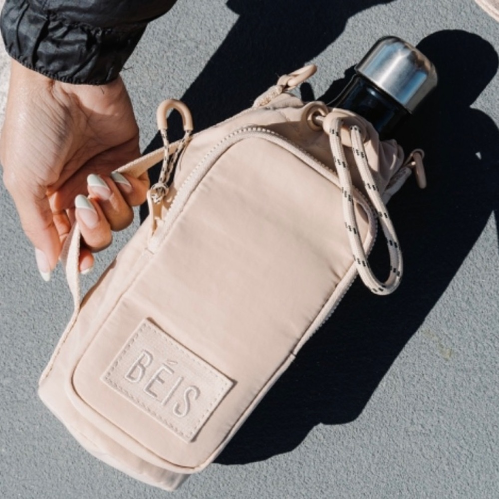 SOLD OUT BEIS THE WATER BOTTLE SLING IN BEIGE
